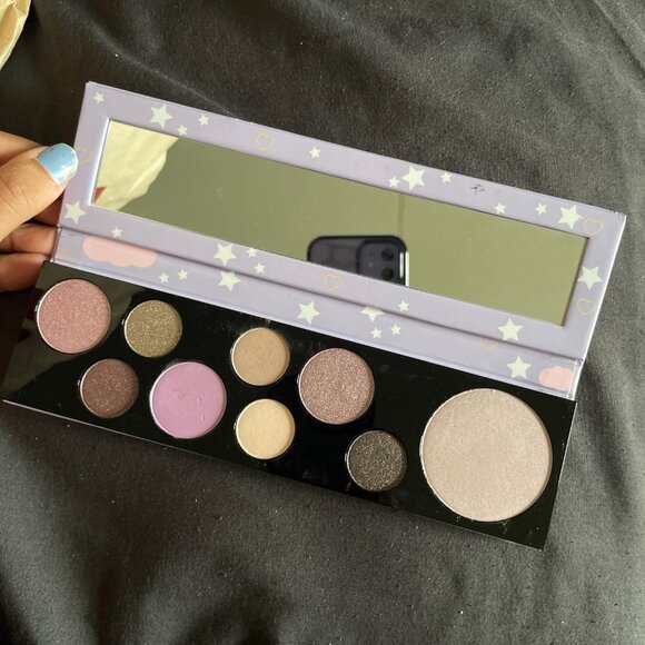 MAC Girls CLASSIC CUTIE Eye Shadow Palette (BNWT) - Picture 2 of 6